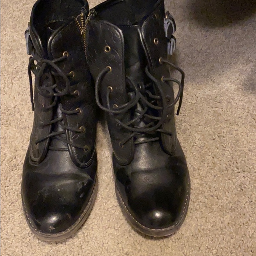 Combat boots